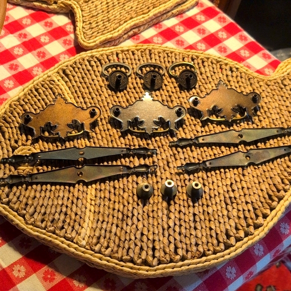 Antique Brass Hardware - Picture 12 of 12